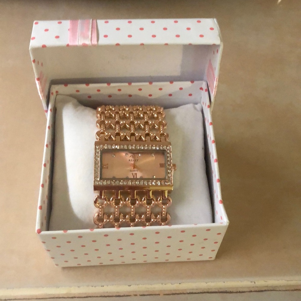 Realy quartz watch